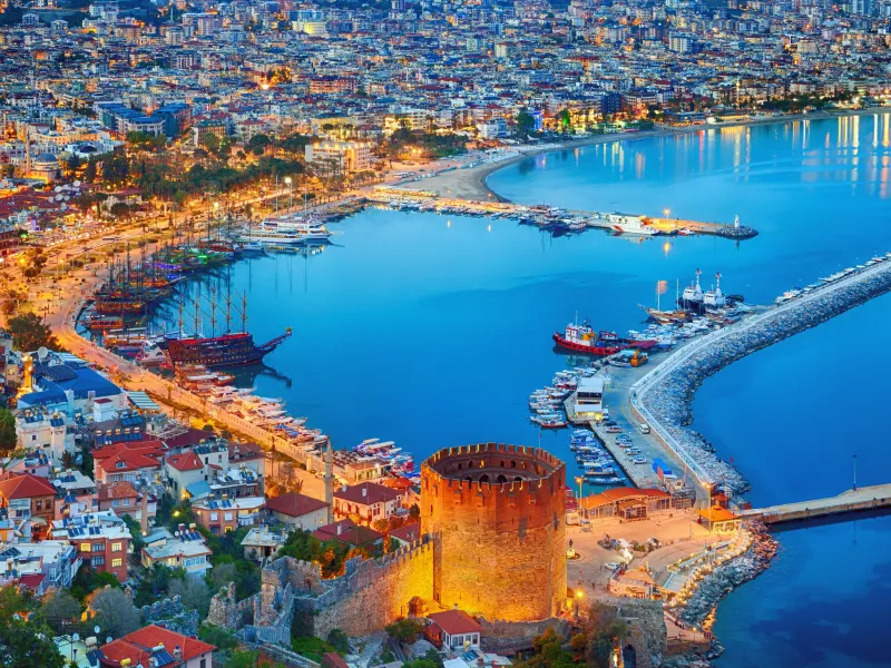 Nisan 2026'da Alanya: Hava Durumu ve Yerel Festivaller Rehberi